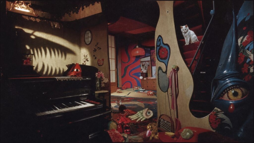 Hausu: la casa encantada que se comio el cine con una sonrisa de colegiala